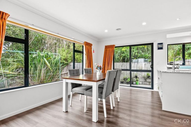 Photo of property in 9 Fernridge Way, Tirohanga, Lower Hutt, 5010