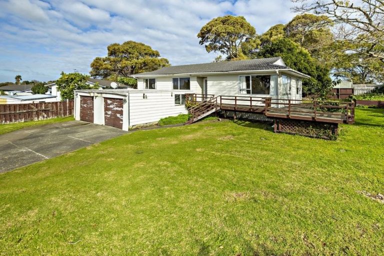 Photo of property in 15 Becker Drive, Weymouth, Auckland, 2103