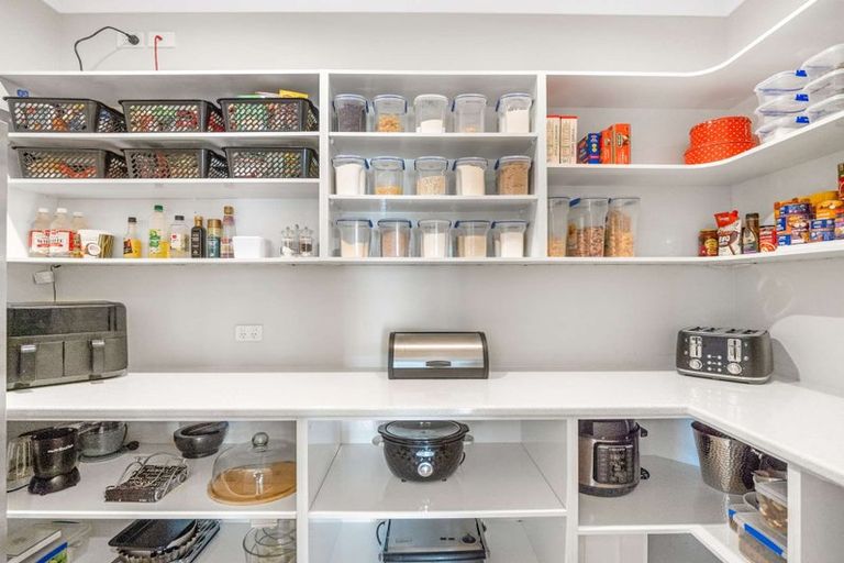 Photo of property in 8 Meadowview Close, Waiuku, 2123