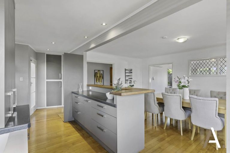 Photo of property in 80 La Trobe Street, Pakuranga Heights, Auckland, 2010