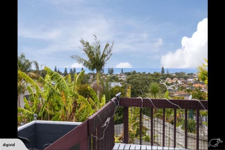 Photo of property in 11a Orewa Heights Crescent, Orewa, 0931