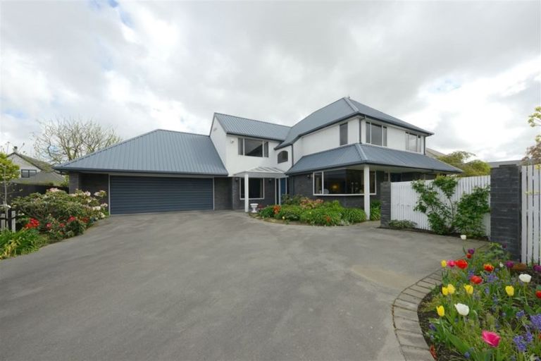 Photo of property in 16 Huntingdon Place, Avonhead, Christchurch, 8042