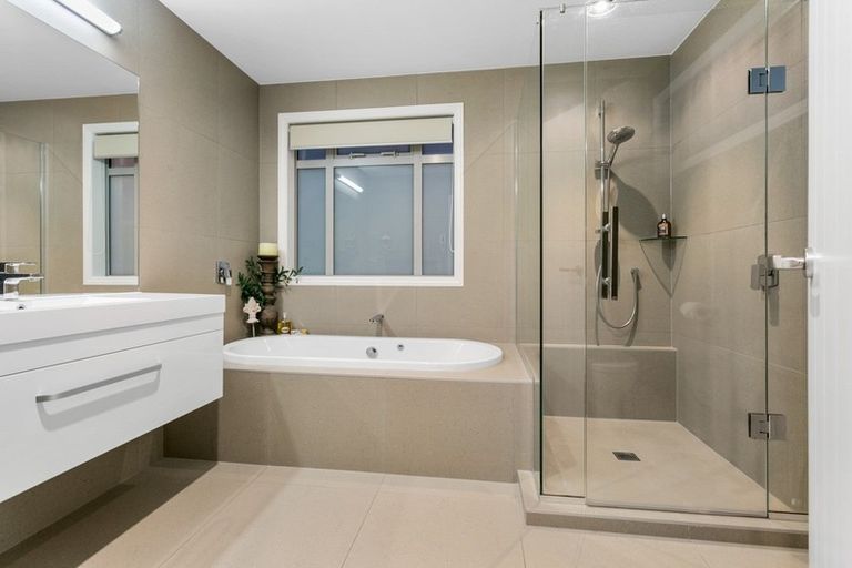 Photo of property in 17 Waiarohia Place, Hobsonville, Auckland, 0616