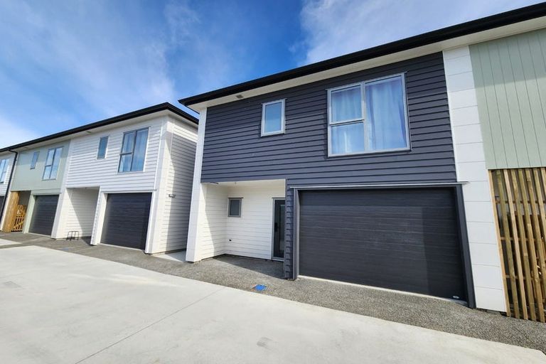 Photo of property in 3/12 Mana Avenue, Titahi Bay, Porirua, 5022