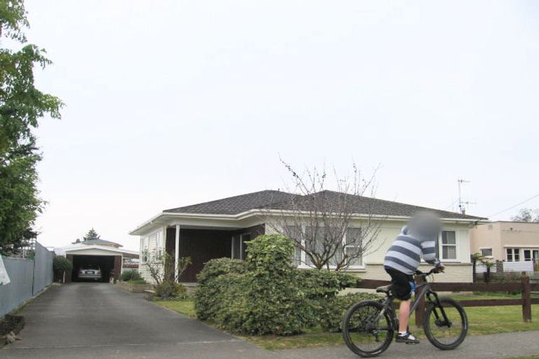 Photo of property in 35 Avondale Road, Taradale, Napier, 4112