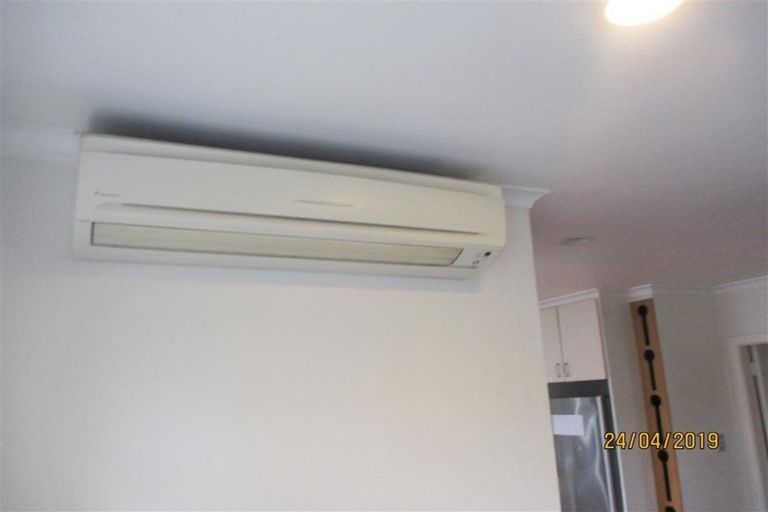 Photo of property in 2 Ilfracombe Place, Burnside, Christchurch, 8053