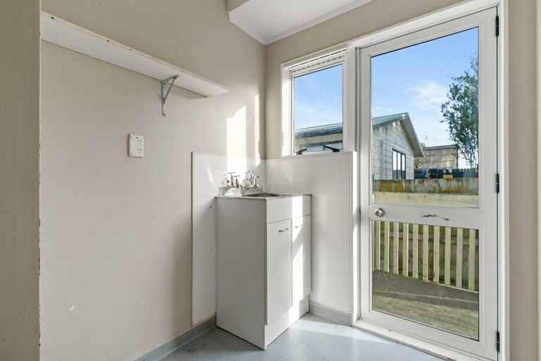 Photo of property in 49 Dungarvon Place, Clendon Park, Auckland, 2103