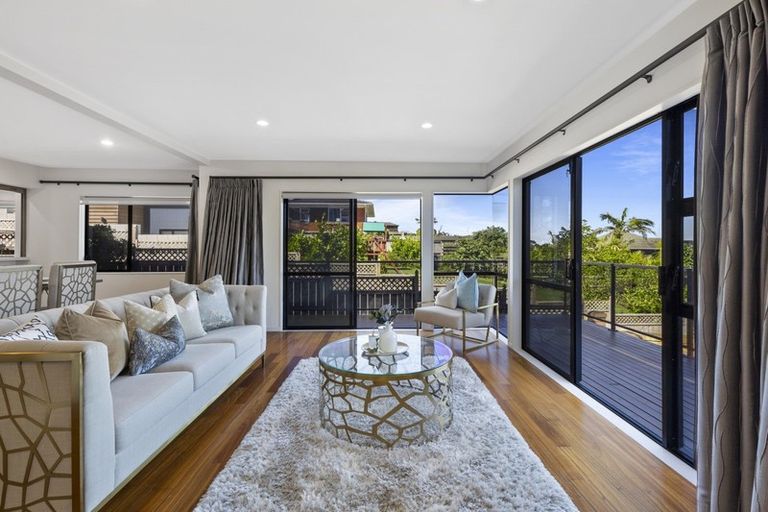 Photo of property in 1/11 Seaview Road, Castor Bay, Auckland, 0620