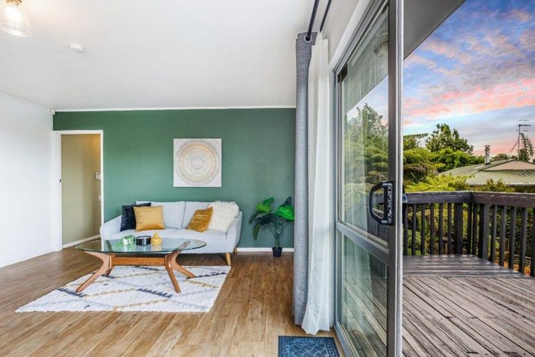 Photo of property in 15 Arde Place, Massey, Auckland, 0614