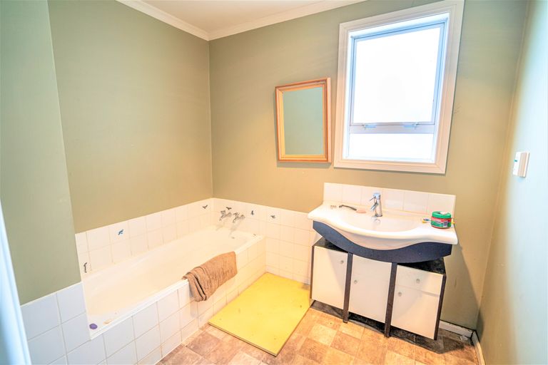 Photo of property in 37 Queen Street, Otautau, 9610