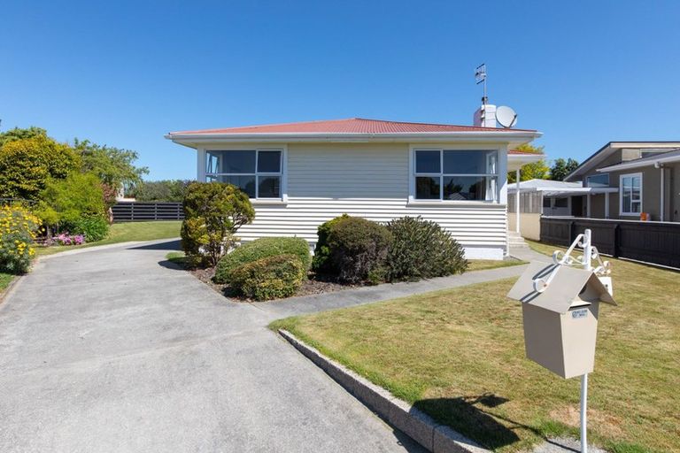 Photo of property in 16 Ilford Place, Awapuni, Palmerston North, 4412
