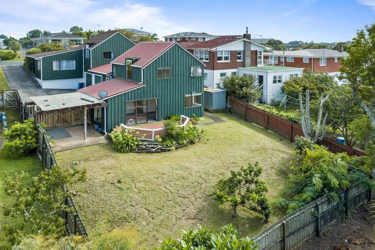 Photo of property in 2/19 Marcel Place, Glenfield, Auckland, 0629