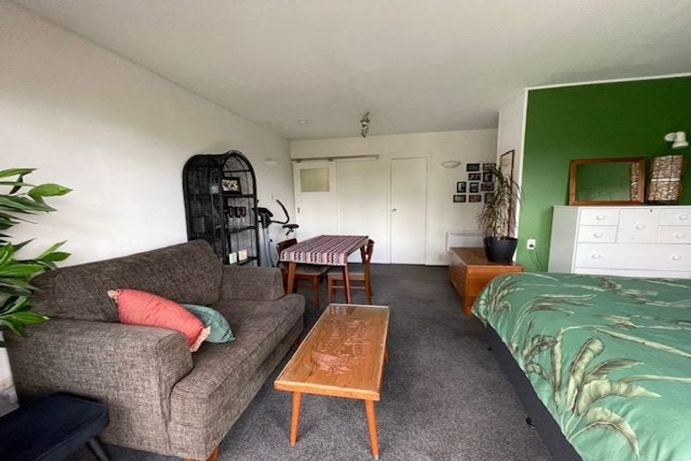 Photo of property in Barton Flats, 1/9-11 Barton Terrace, Thorndon, Wellington, 6011