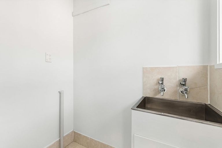 Photo of property in 33 Sunvue Road, Glen Eden, Auckland, 0602