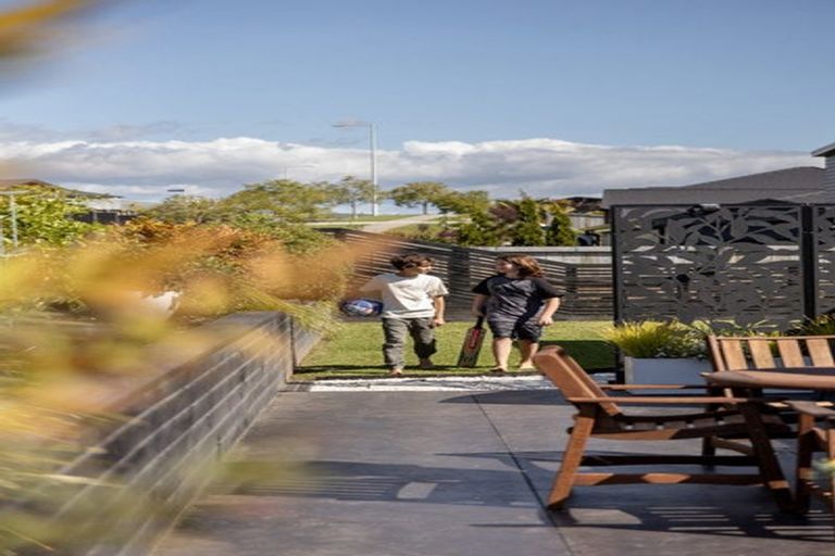 Photo of property in 1 Anglers Way, Omokoroa, 3114