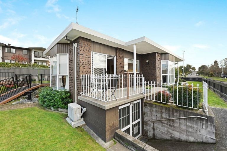 Photo of property in 28 Delamare Road, St Andrews, Hamilton, 3200