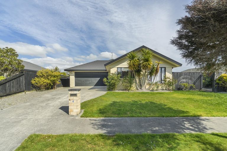 Photo of property in 4 Boston Parade, Kelvin Grove, Palmerston North, 4414