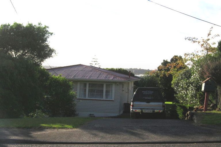 Photo of property in 74 Sylvan Crescent, Te Atatu South, Auckland, 0610