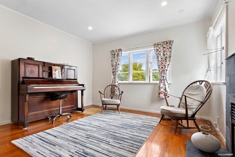 Photo of property in 79 Kaurilands Road, Titirangi, Auckland, 0604