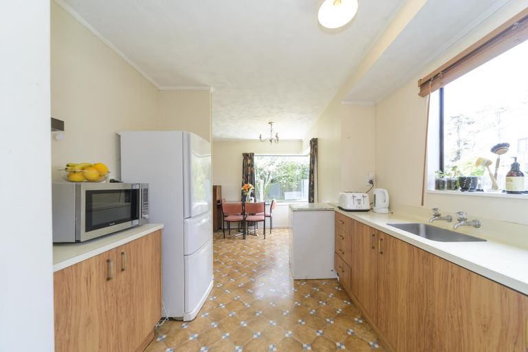 Photo of property in 40 Rotoiti Avenue, Pakuranga Heights, Auckland, 2010