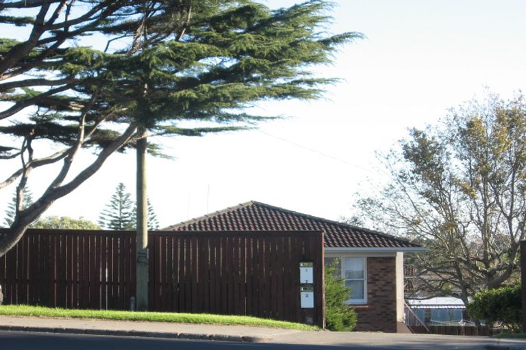 Photo of property in 2/7 Great South Road, Manurewa, Auckland, 2102