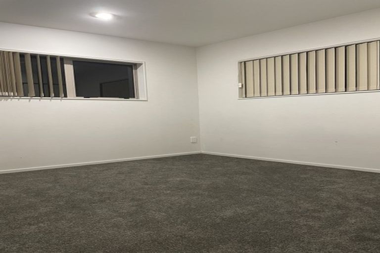 Photo of property in 7 Bordeaux Parade, Te Atatu South, Auckland, 0610