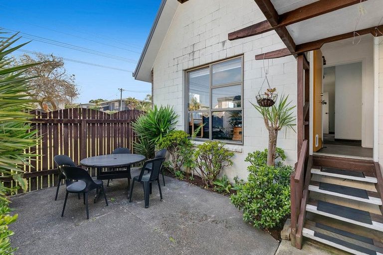 Photo of property in 23 Bay Street, Red Beach, 0932