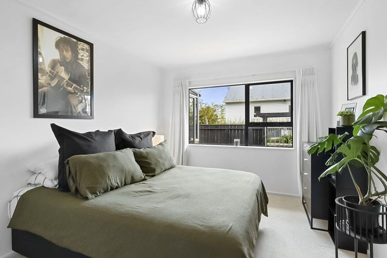 Photo of property in 172b Mangorei Road, Merrilands, New Plymouth, 4312