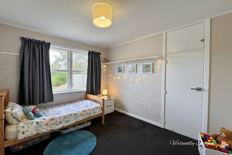 Photo of property in 16 Booth Crescent, Tuakau, 2121