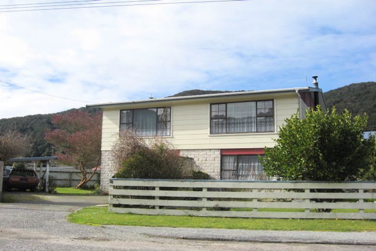 Photo of property in 51 Oxford Street, Taylorville, Greymouth, 7805