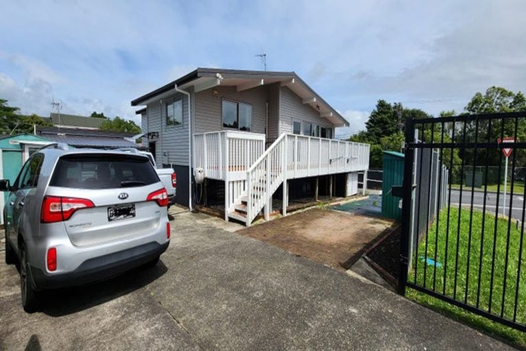 Photo of property in 110 Lauderdale Road, Birkdale, Auckland, 0626