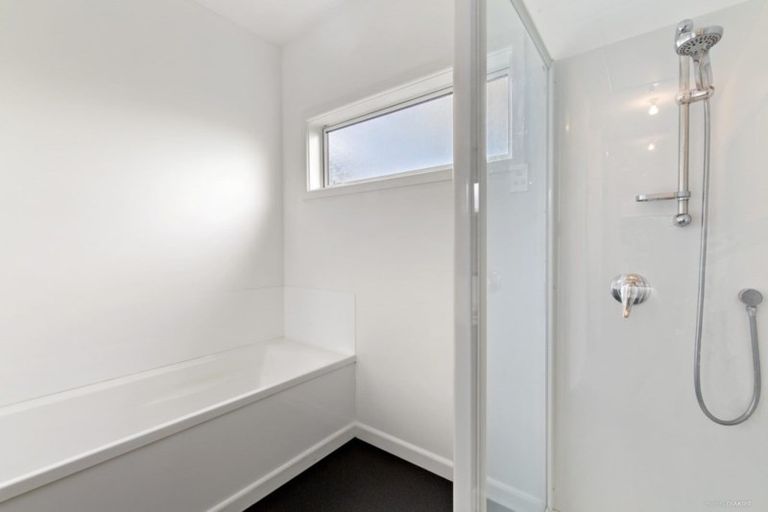 Photo of property in 1 Glentui Grove, Khandallah, Wellington, 6035