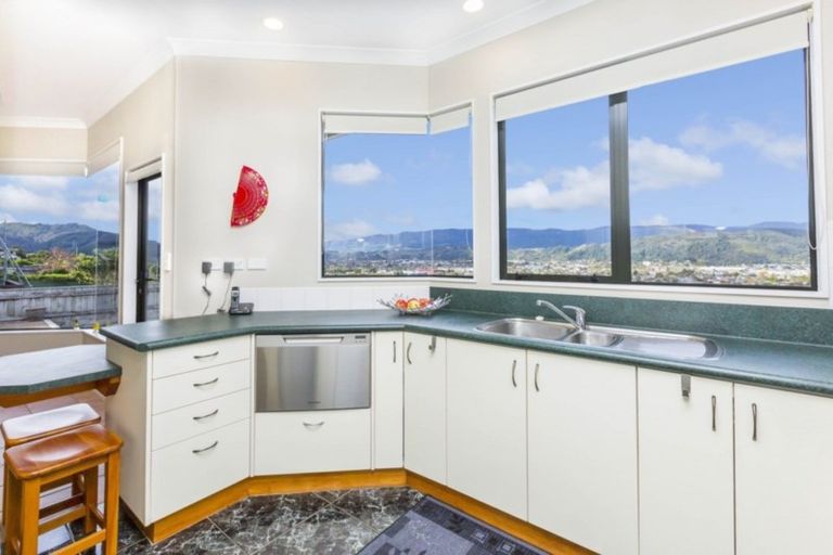 Photo of property in 17 Birkinshaw Grove, Riverstone Terraces, Upper Hutt, 5018