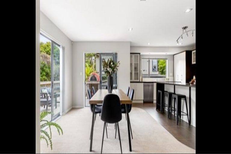 Photo of property in 46 Newbury Place, Schnapper Rock, Auckland, 0632