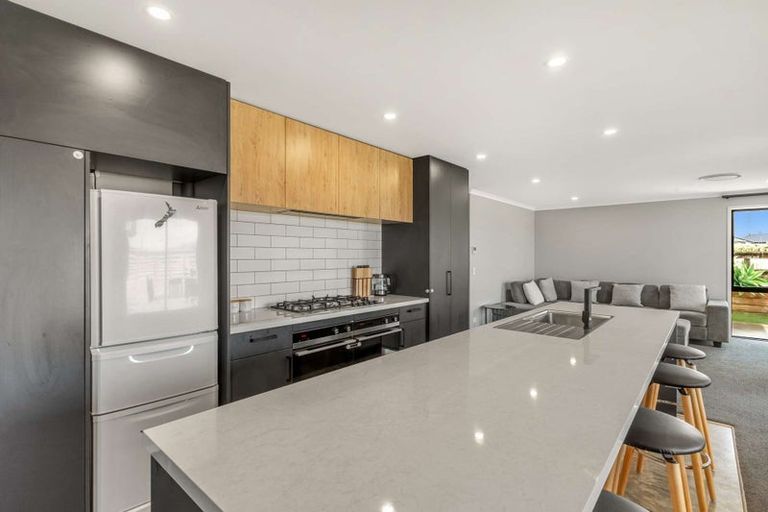 Photo of property in 2 Atutahi Street, Hurdon, New Plymouth, 4310