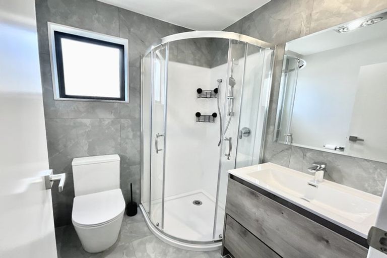 Photo of property in 4/241 Don Buck Road, Massey, Auckland, 0614