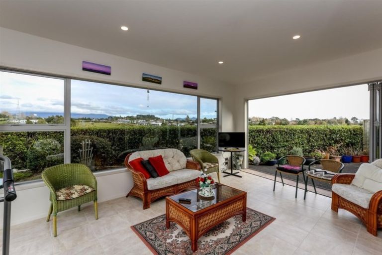 Photo of property in 18 Adam Lile Drive, Highlands Park, New Plymouth, 4312