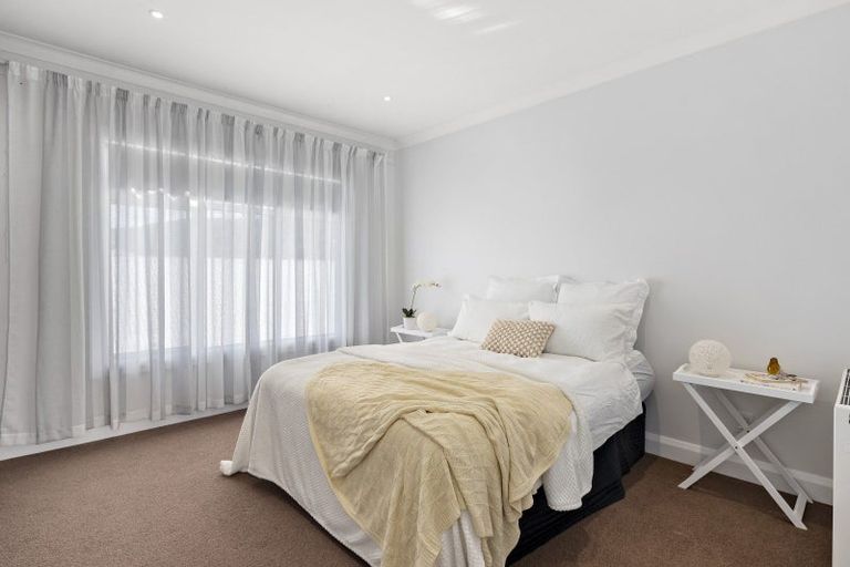 Photo of property in 74 Oroua Street, Eastbourne, Lower Hutt, 5013