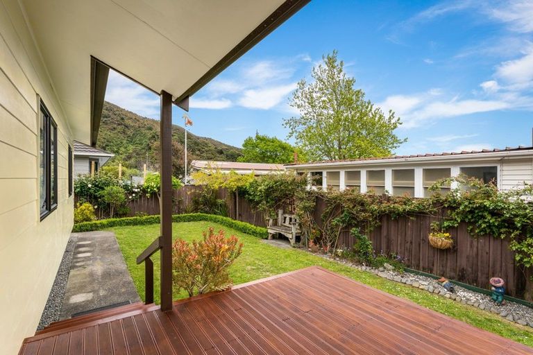 Photo of property in 5a Glenbrook Grove, Naenae, Lower Hutt, 5011