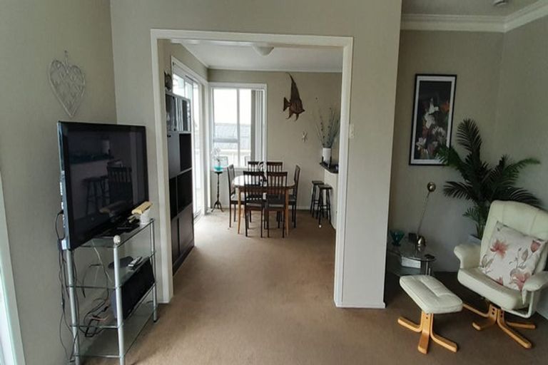 Photo of property in 31 Covil Avenue, Te Atatu South, Auckland, 0610