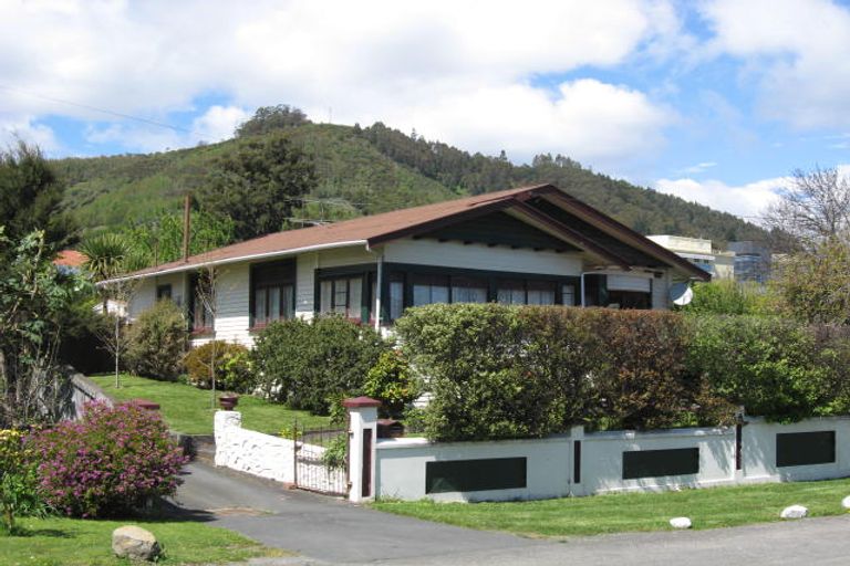 Photo of property in 35 Tipahi Street, Nelson South, Nelson, 7010