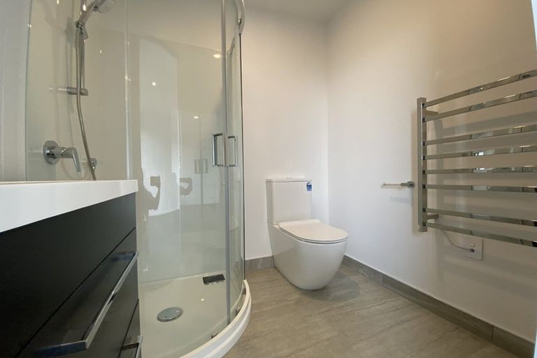 Photo of property in 4/62 Spenmoor Street, Newlands, Wellington, 6037