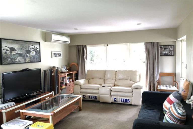 Photo of property in 1/32a Howard Road, Northcote, Auckland, 0627