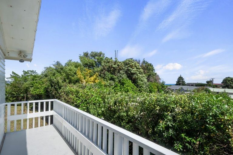 Photo of property in 5 Norna Grove, Waikawa Beach, Manakau, 5573