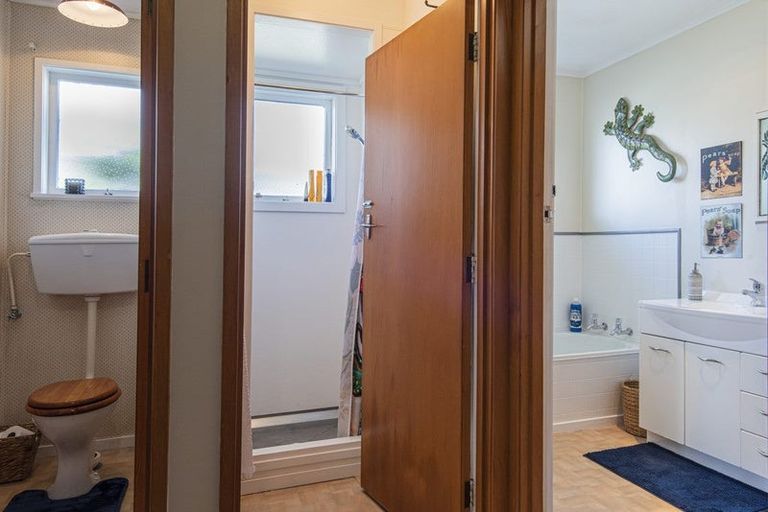 Photo of property in 65 Gorge Road, Maungaturoto, 0520