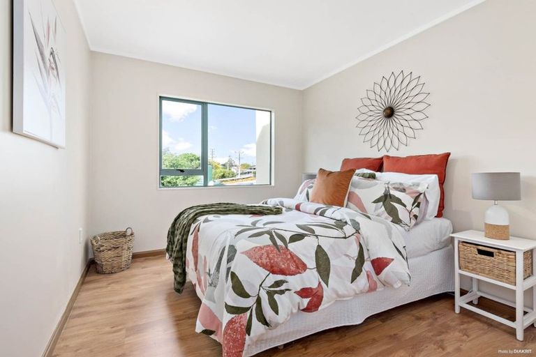 Photo of property in 4/351 West Coast Road, Glen Eden, Auckland, 0602