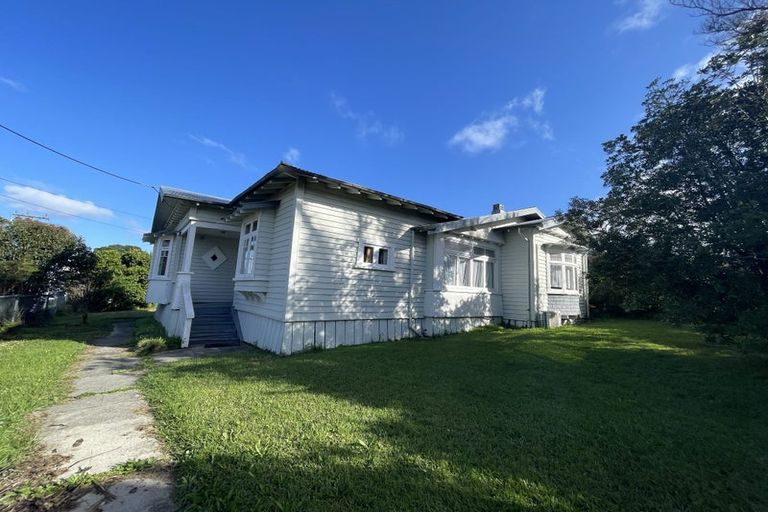 Photo of property in 116 Onewa Road, Northcote, Auckland, 0627