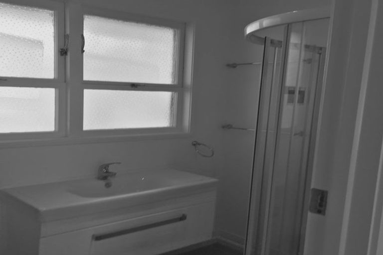 Photo of property in 2/19 Sudan Avenue, Milford, Auckland, 0620