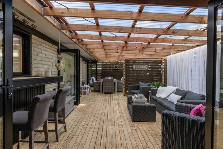 Photo of property in 70 Prince Regent Drive, Half Moon Bay, Auckland, 2012