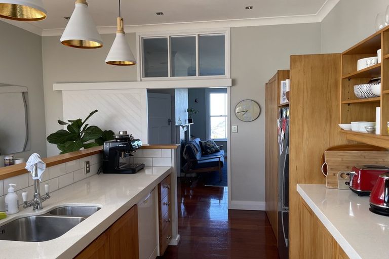 Photo of property in 82 Moana Road, Kelburn, Wellington, 6012